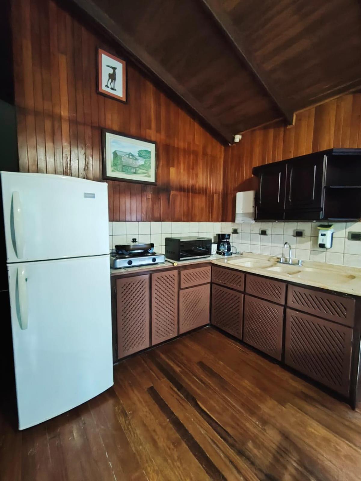Avita Lodge Quesada  외부 사진